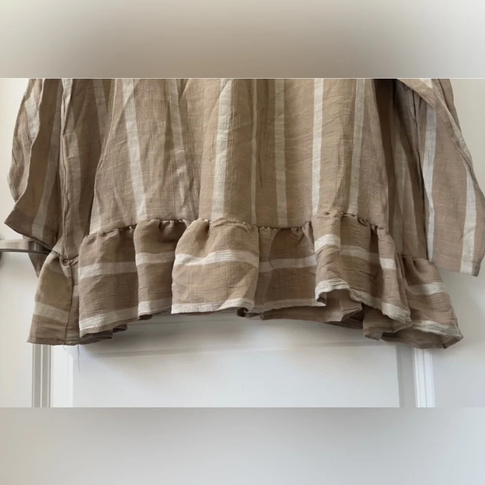 Misslook XLG long sleeve tan/white stripe cotton ruffle neck, and waist line - Picture 3 of 4